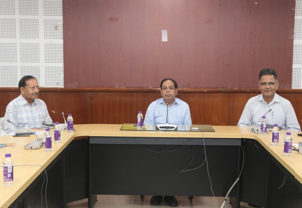 পেট্রোপণ্য সহ নিত্যপ্রয়োজনীয় সামগ্রী সরবরাহ অক্ষুন্ন রাখতে মুখ্যসচিবের সভাপতিত্বে বৈঠক