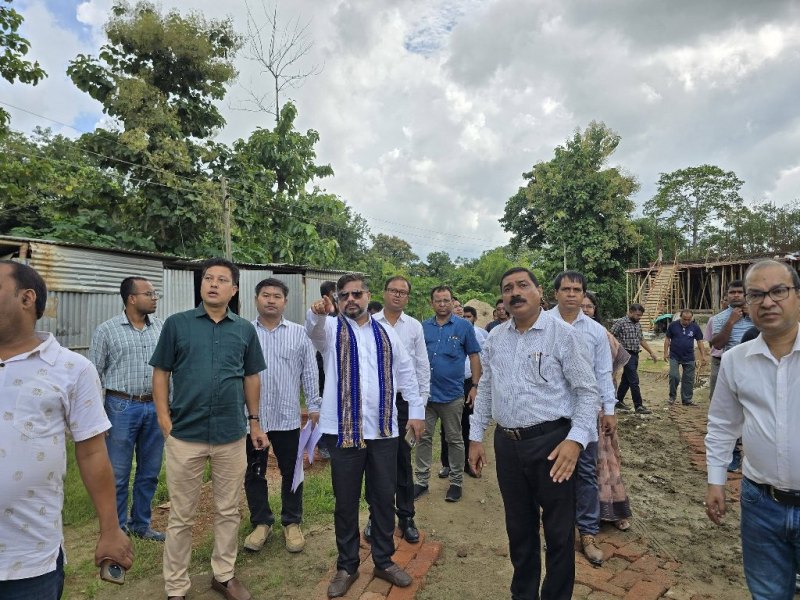 শান্তিরবাজারে নির্মীয়মান জেলা পরিবহণ অফিস পরিদর্শনে পরিবহণমন্ত্রী