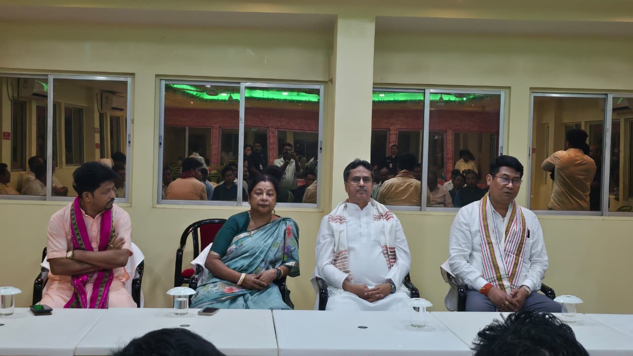 নির্বাচনের প্রাক মুহূর্তে মুখ্যমন্ত্রী কাছে দাবি সনদ তুলে দিলেন ব্রু রিয়াং শরণার্থীরা 