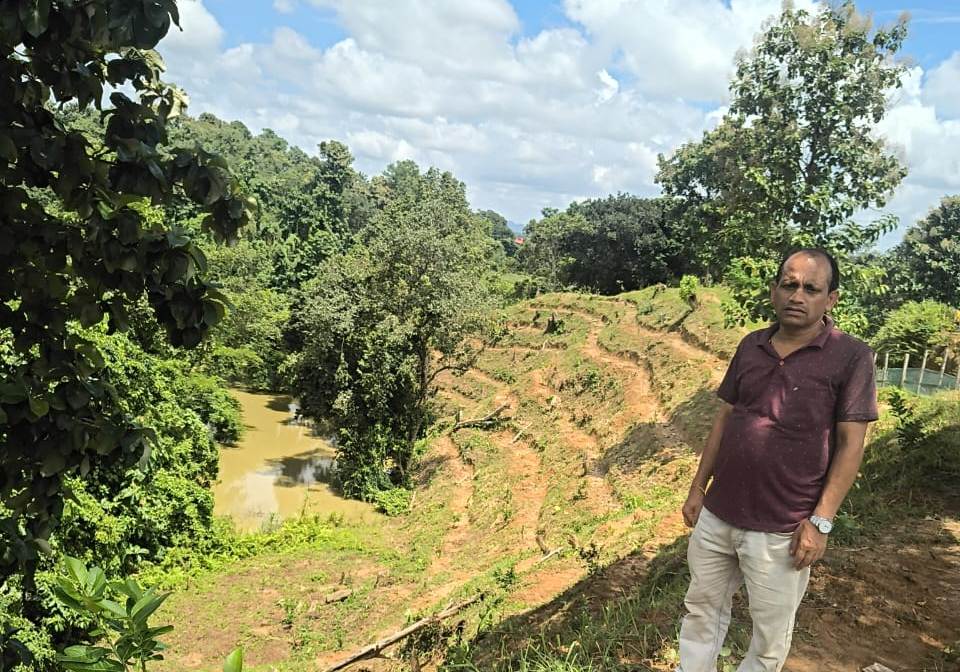 কারখানার আশায় লেবু চাষীরা 