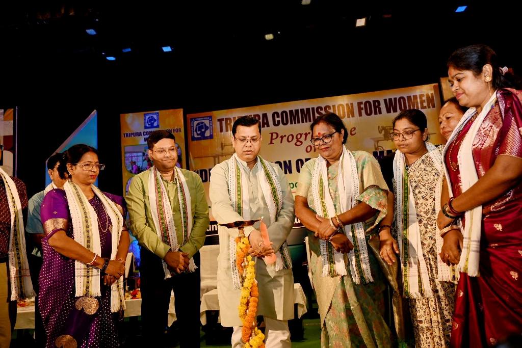 নারীদের আর্থসামাজিক উন্নয়নে সরকার বিভিন্ন পরিকল্পনা রূপায়ণ করছে : মন্ত্রী