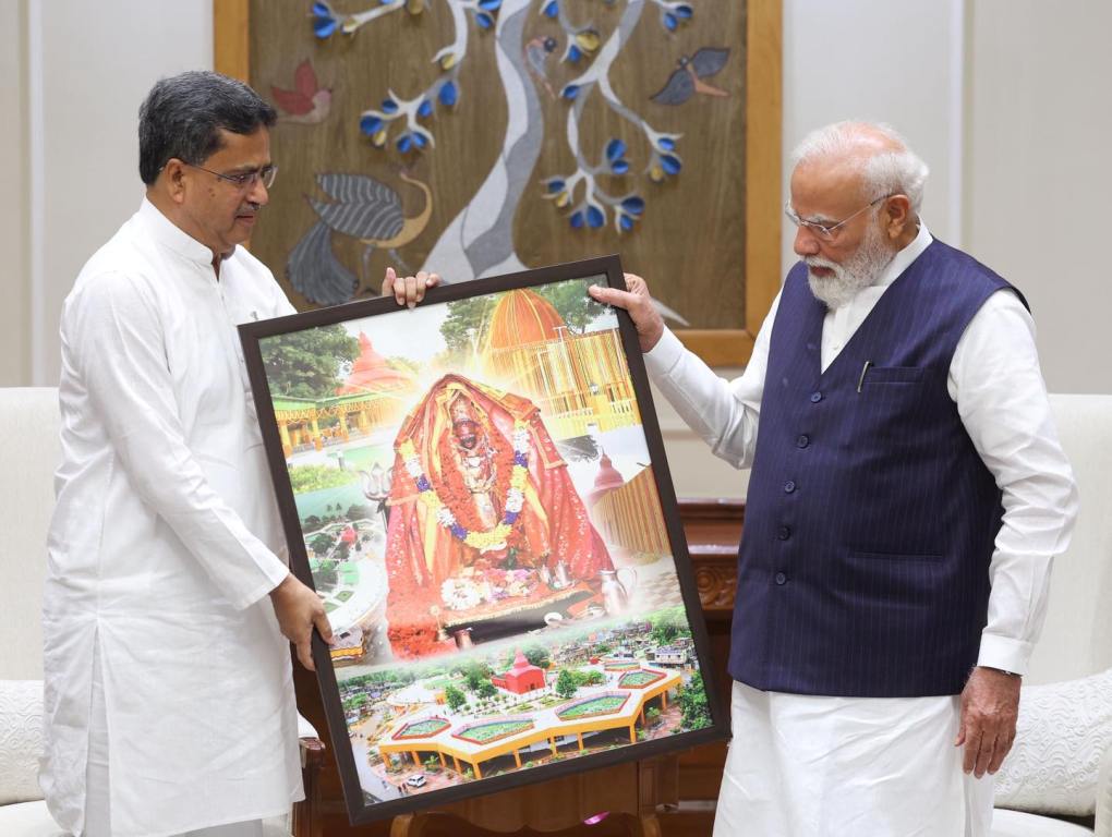 প্রধানমন্ত্রীর সঙ্গে সাক্ষাৎ মুখ্যমন্ত্রীর