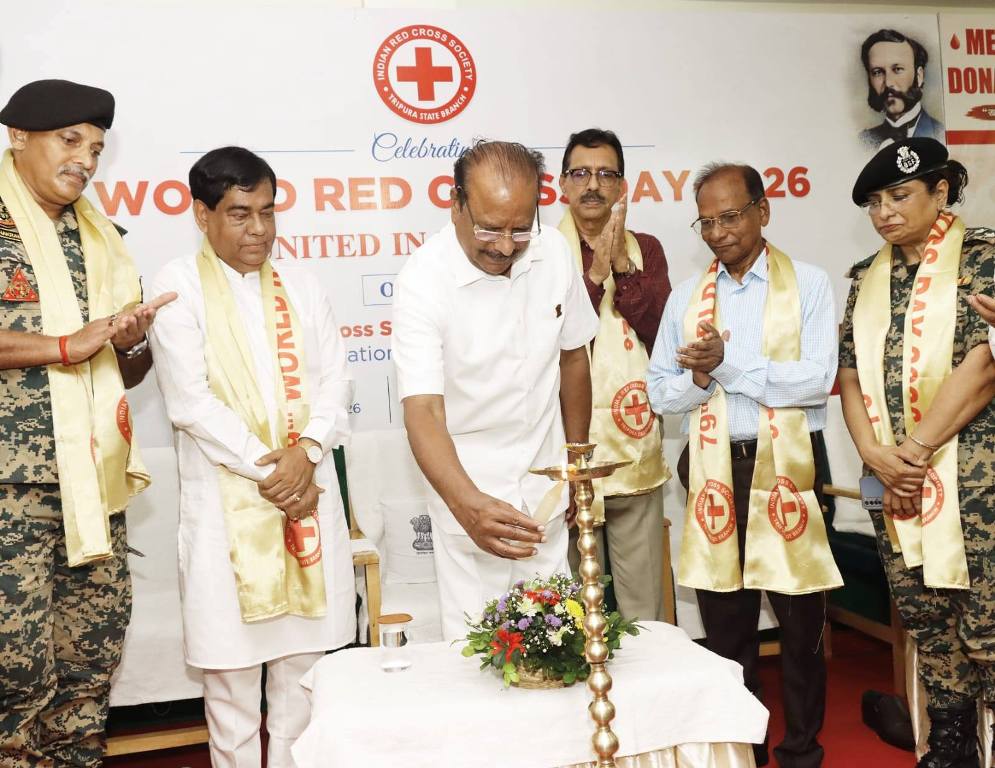 রেড ক্রসের রক্তদান শিবিরে রাজ্যপাল