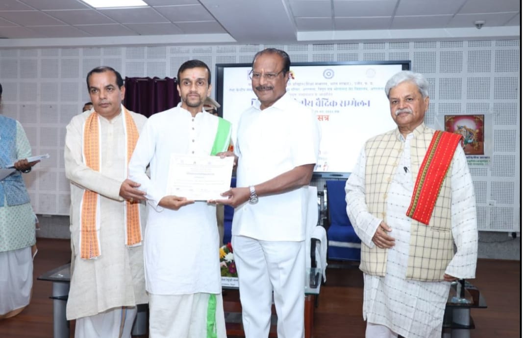 সংস্কৃত ভাষাকে আরও জনপ্রিয় করে তুলতে আহ্বান রাজ্যপালের 