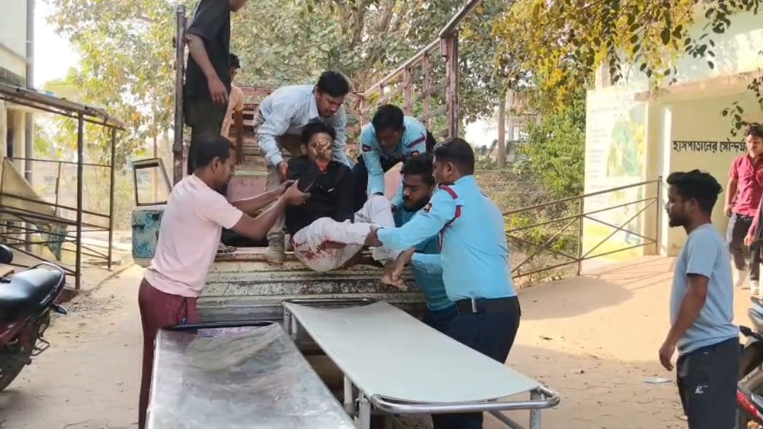 তেলিয়ামুড়ায় ভয়াবহ সড়ক দুর্ঘটনা, গুরুতর আহত তিন যুবক