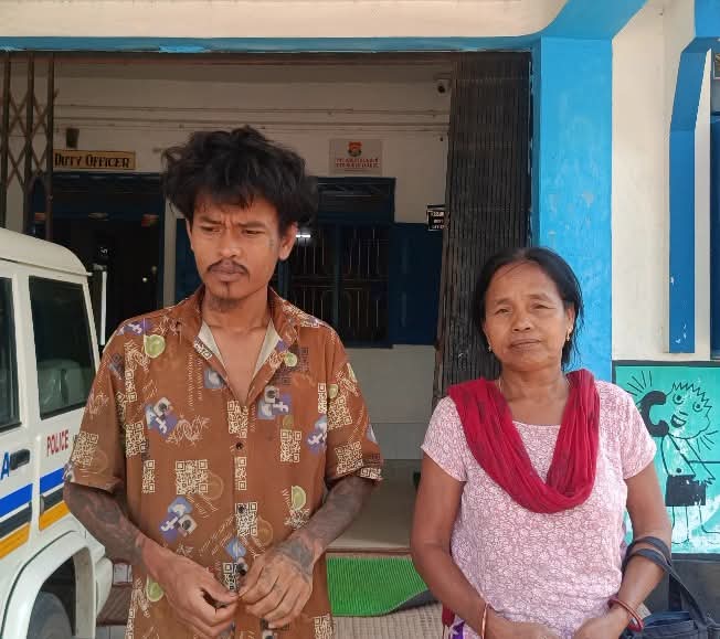 পুলিশের সহায়তায় নিখোঁজ ছেলেকে ফিরে পেল মা