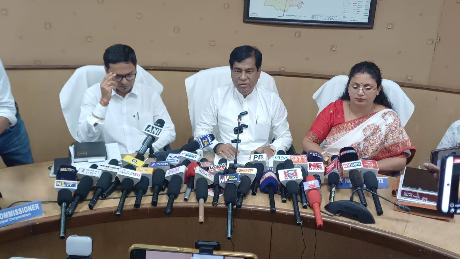 আগরতলা পুর নিগমের ৯৭৫৯১.০২ লক্ষ টাকার বাজেট পেশ
