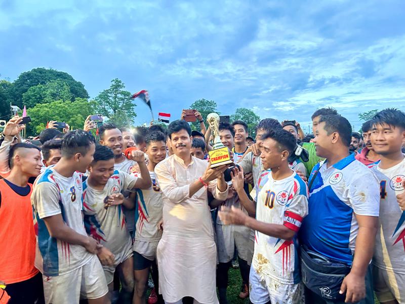 কুমারঘাট ফুটবল টুর্নামেন্টে ৩-১ গোলে জয়ী রেমজো এফ সি কুমারঘাট ফুটবল টুর্নামেন্টে ৩-১ গোলে জয়ী রেমজো এফ সি