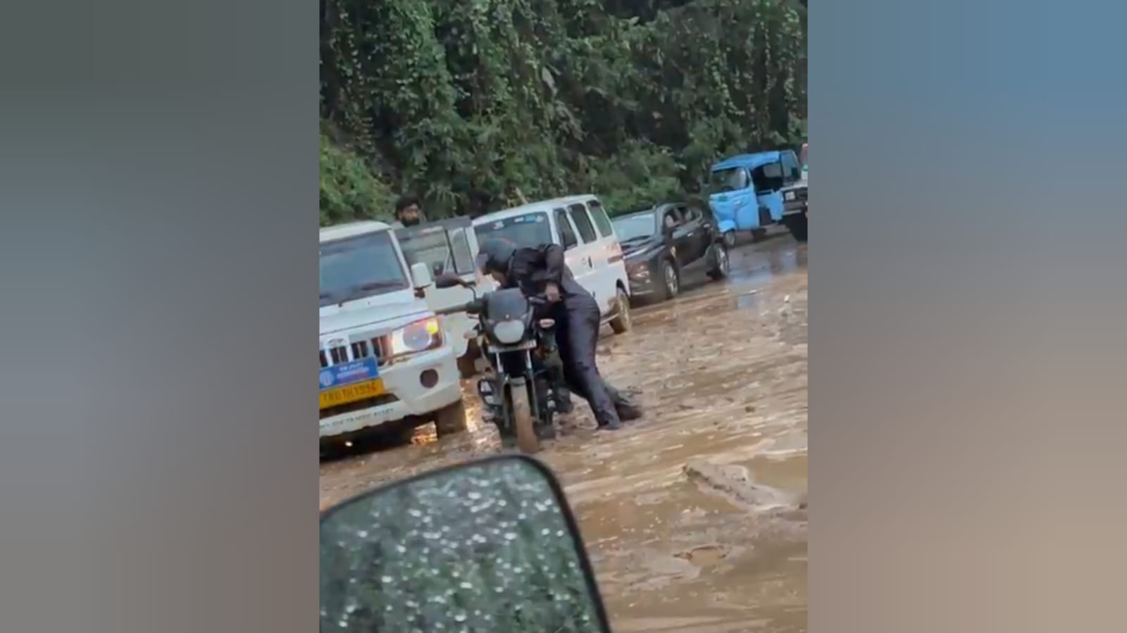 বিকল্প জাতীয় সড়কের বেহাল দশা, চরম দুর্ভোগে নিত্যযাত্রীরা 