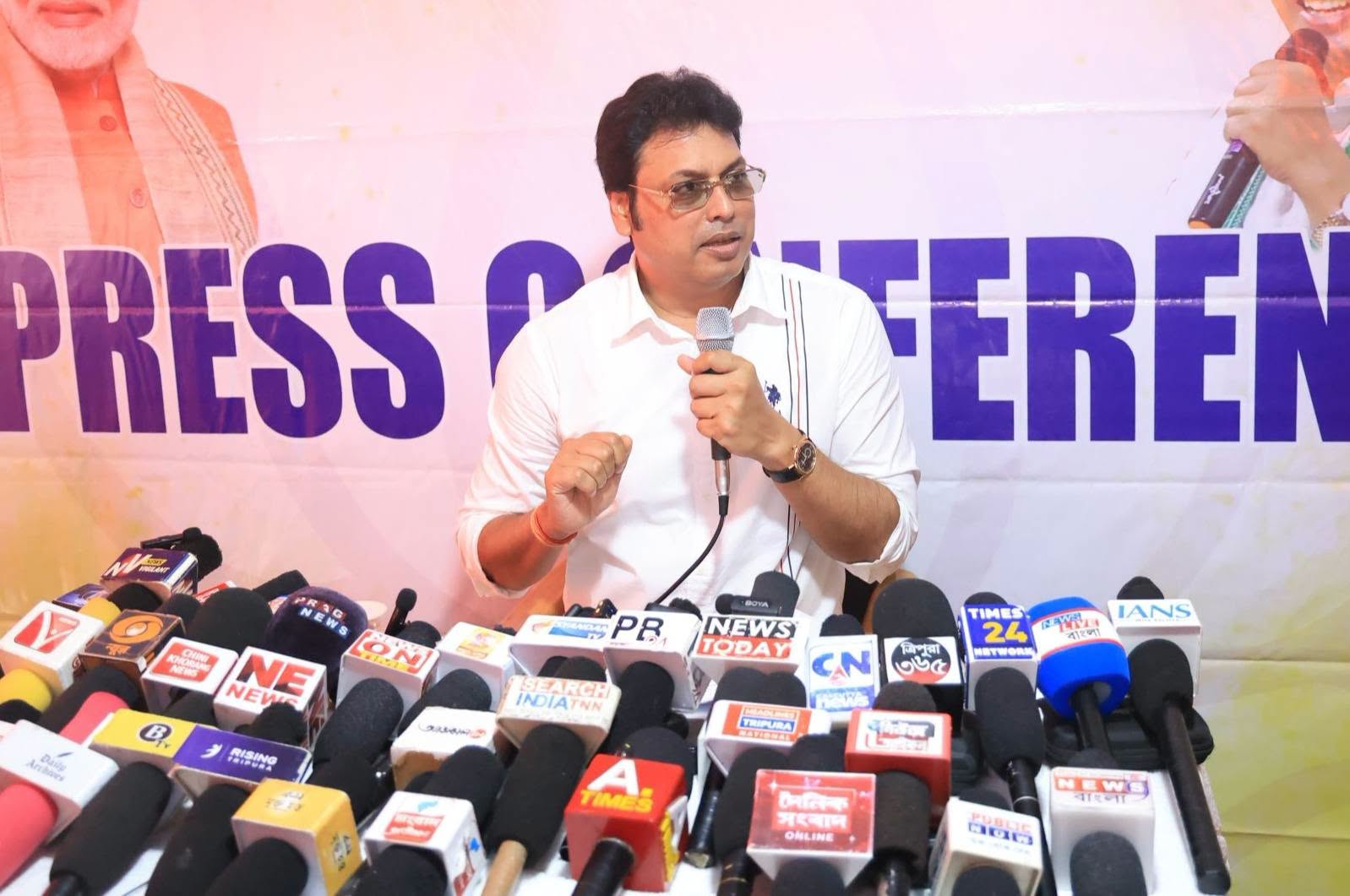 জাতীয় সড়কের সংস্কার দ্রুত সম্পন্ন করার উপর জোর বিপ্লবের 
