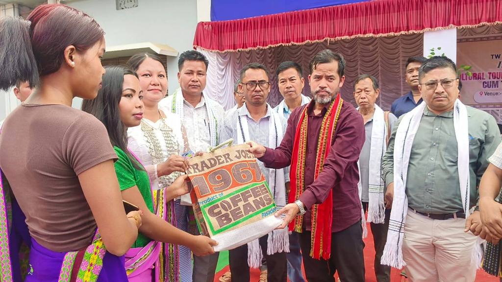 জনজাতিদের আর্থসামাজিক মানোন্নয়ের লক্ষ্যে রাজ্য সরকার ধারাবাহিকভাবে কাজ করছে : সমবায়মন্ত্রী