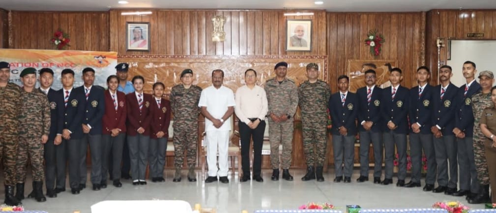 এনসিসি ক্যাডেটদের সংবর্ধনা দিলেন রাজ্যপাল