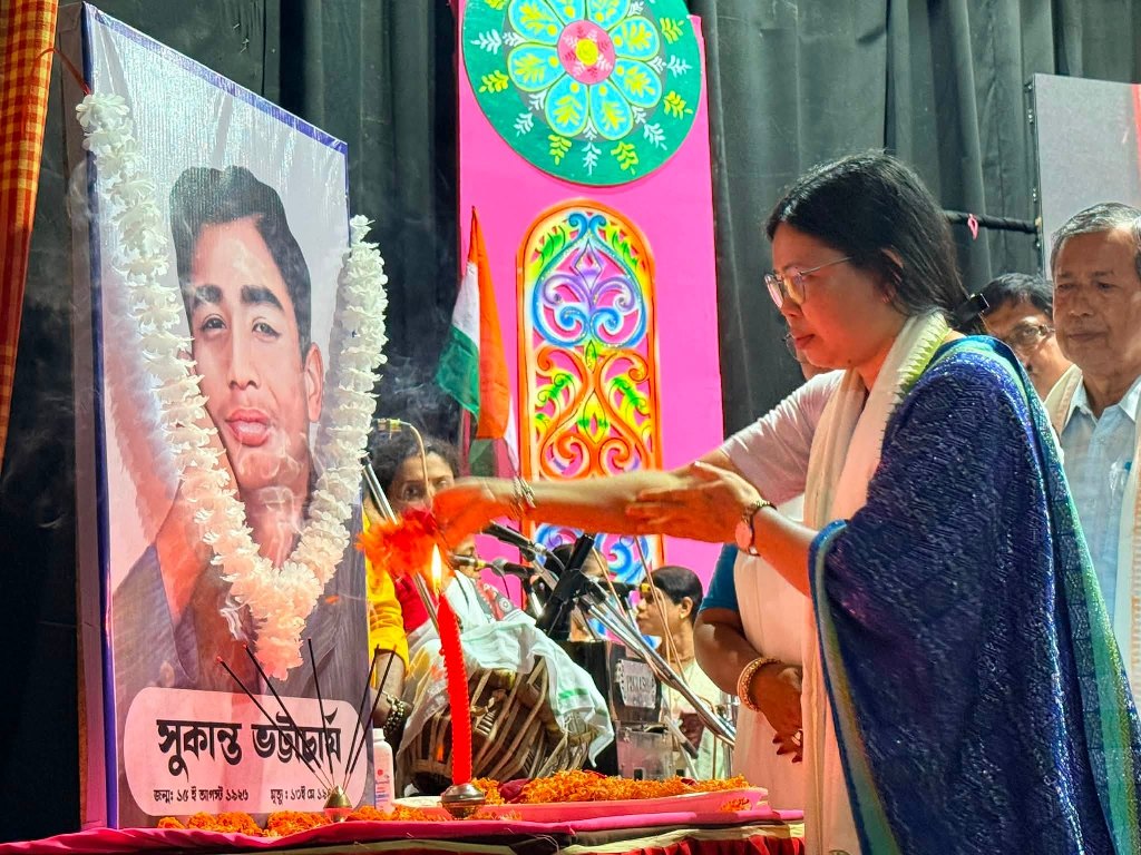 দেশকে উন্নতির শিখরে পৌঁছে দিতে হলে দেশকে গভীরভাবে ভালোবাসতে হবে: শিল্পমন্ত্রী