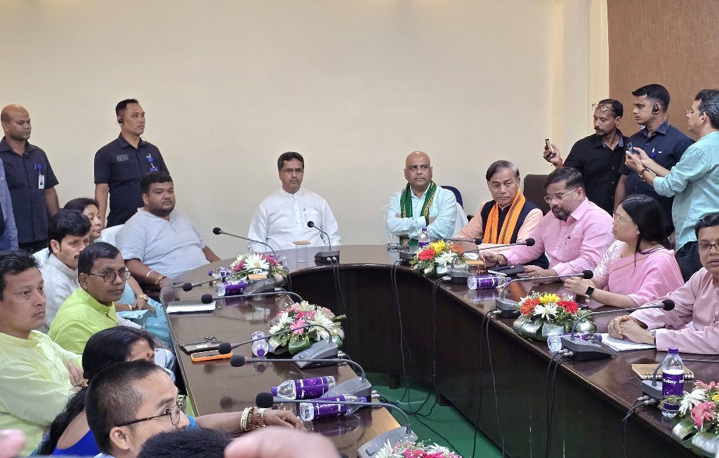 মন্ত্রী-বিধায়কদের নিয়ে বৈঠক মুখ্যমন্ত্রীর
