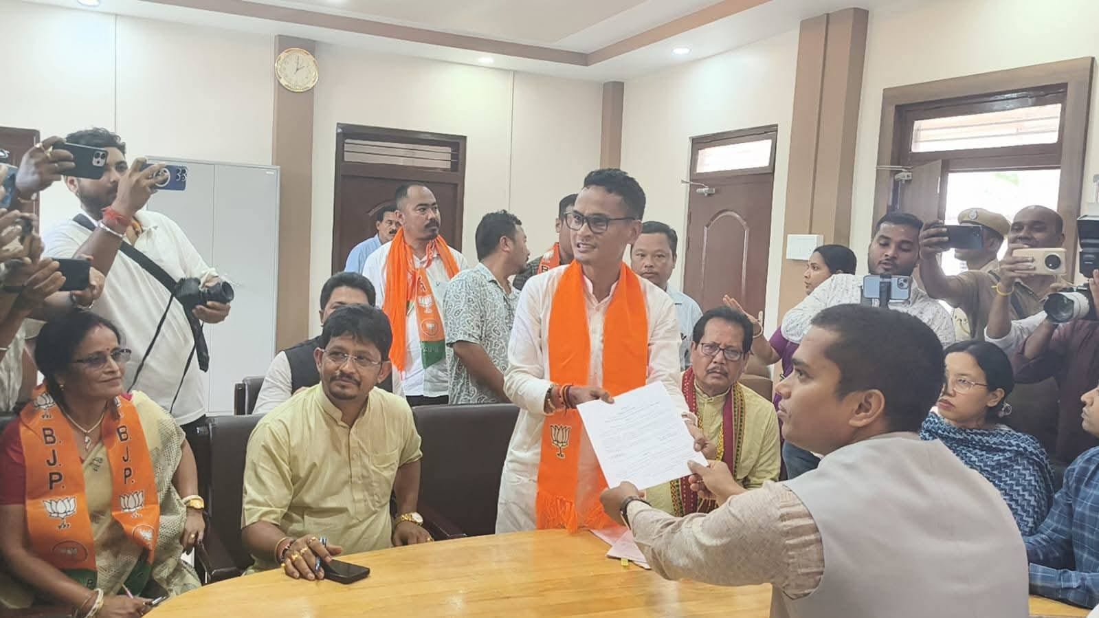 বিজেপি প্রার্থীর মনোনয়ন দাখিল খোয়াইতে