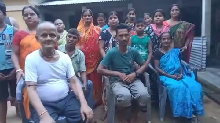 দীর্ঘ ৩২ বছর পর বাড়ি ফিরল একমাত্র ছেলে