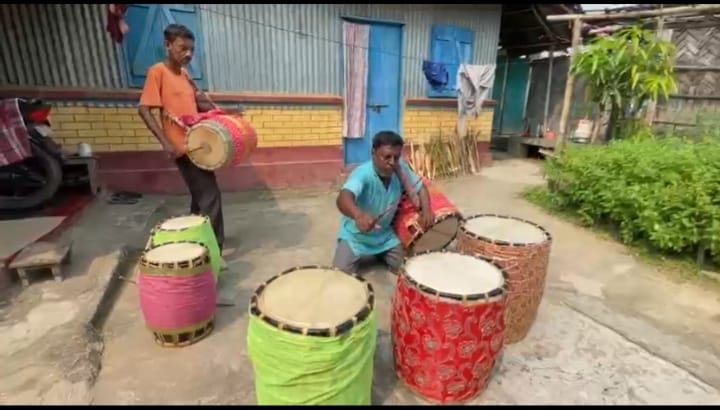 দুর্গোৎসব মানেই ঐতিহ্যবাহী ঢাক