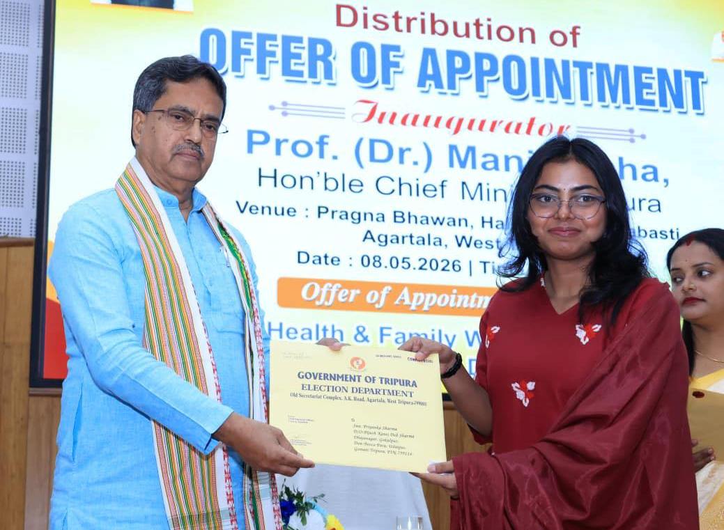 সেবামূলক মানসিকতা নিয়ে কাজের ক্ষেত্রে নিজেদের প্রতিষ্ঠিত করে নিতে হবে : মুখ্যমন্ত্রী 