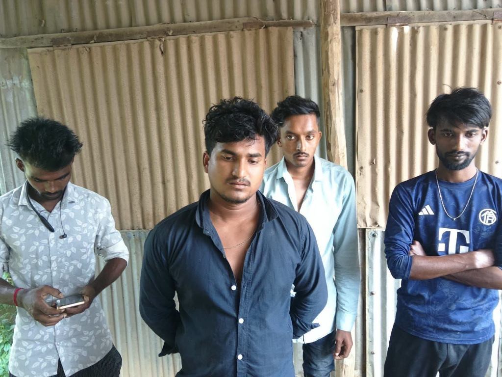 খোয়াই রাধানগর স্ট্যান্ড থেকে ৪ বাংলাদেশী আটক