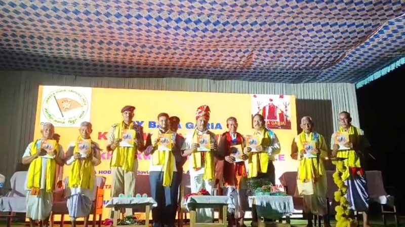 বাবা গড়িয়া পূজার সূচনা করলেন রাজ্যপাল