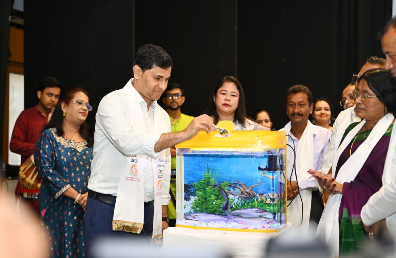 মাছচাষ ও প্রাণীপালনের মাধ্যমে সহজেই নিজেদের আত্মনির্ভর করে তোলা যায় : মৎস্যমন্ত্রী