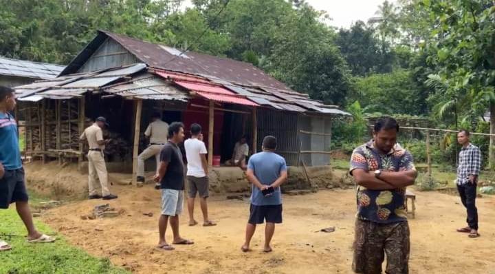 বৃদ্ধর ঝুলন্ত মৃতদেহ উদ্ধার  