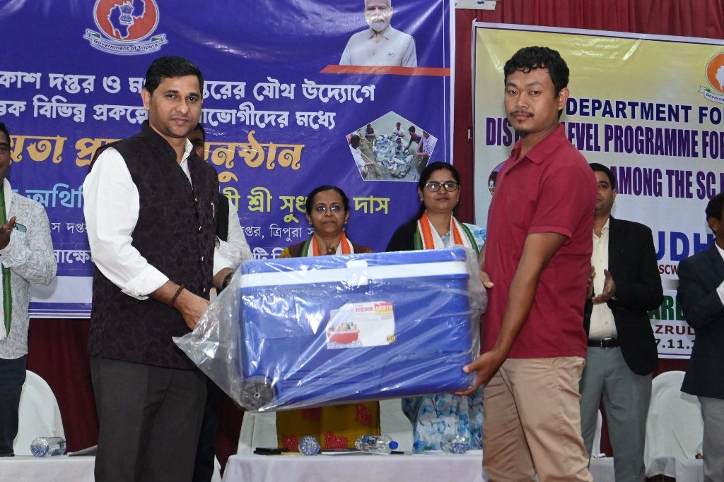 গরিব অংশের মানুষের জীবনযাত্রার মানোন্নয়নে কাজ করছে সরকার : মৎস্যমন্ত্রী