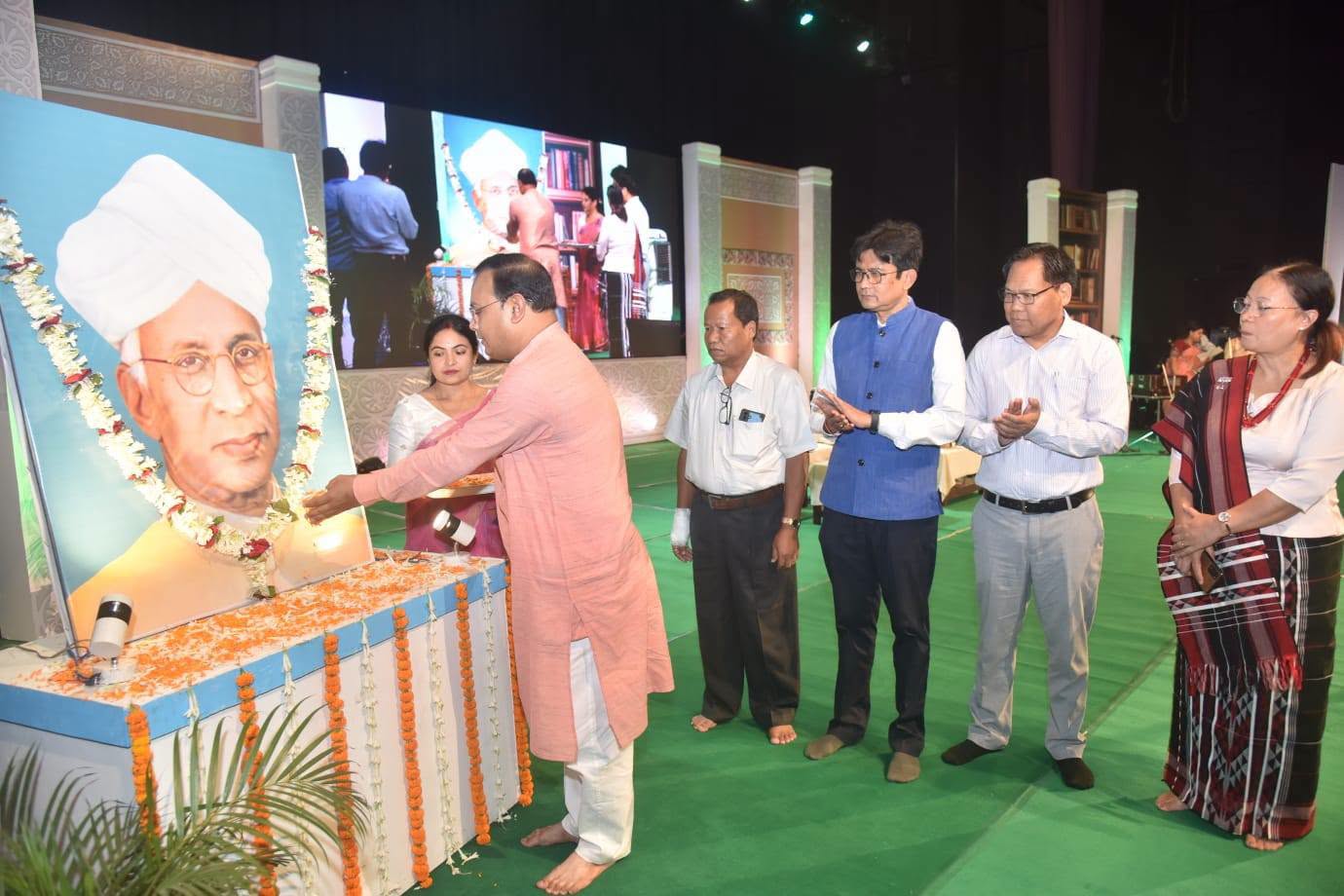 শিক্ষকগণ একটি প্রজন্মের ভবিষ্যৎ গড়ে তুলতে পারেন : উচ্চশিক্ষামন্ত্রী