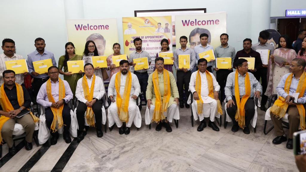 স্বচ্ছ নিয়োগ নীতিতে ১৯,২৬২ জনকে সরকারি চাকরি : মুখ্যমন্ত্রী স্বচ্ছ নিয়োগ নীতিতে ১৯,২৬২ জনকে সরকারি চাকরি : মুখ্যমন্ত্রী
