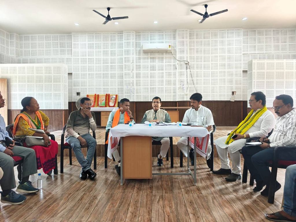 মন্ত্রী টিঙ্কু রায়ের পৌরহিত্যে বিজেপি জেলা কার্যালয়ে প্রার্থীদের নিয়ে বিশেষ বৈঠক